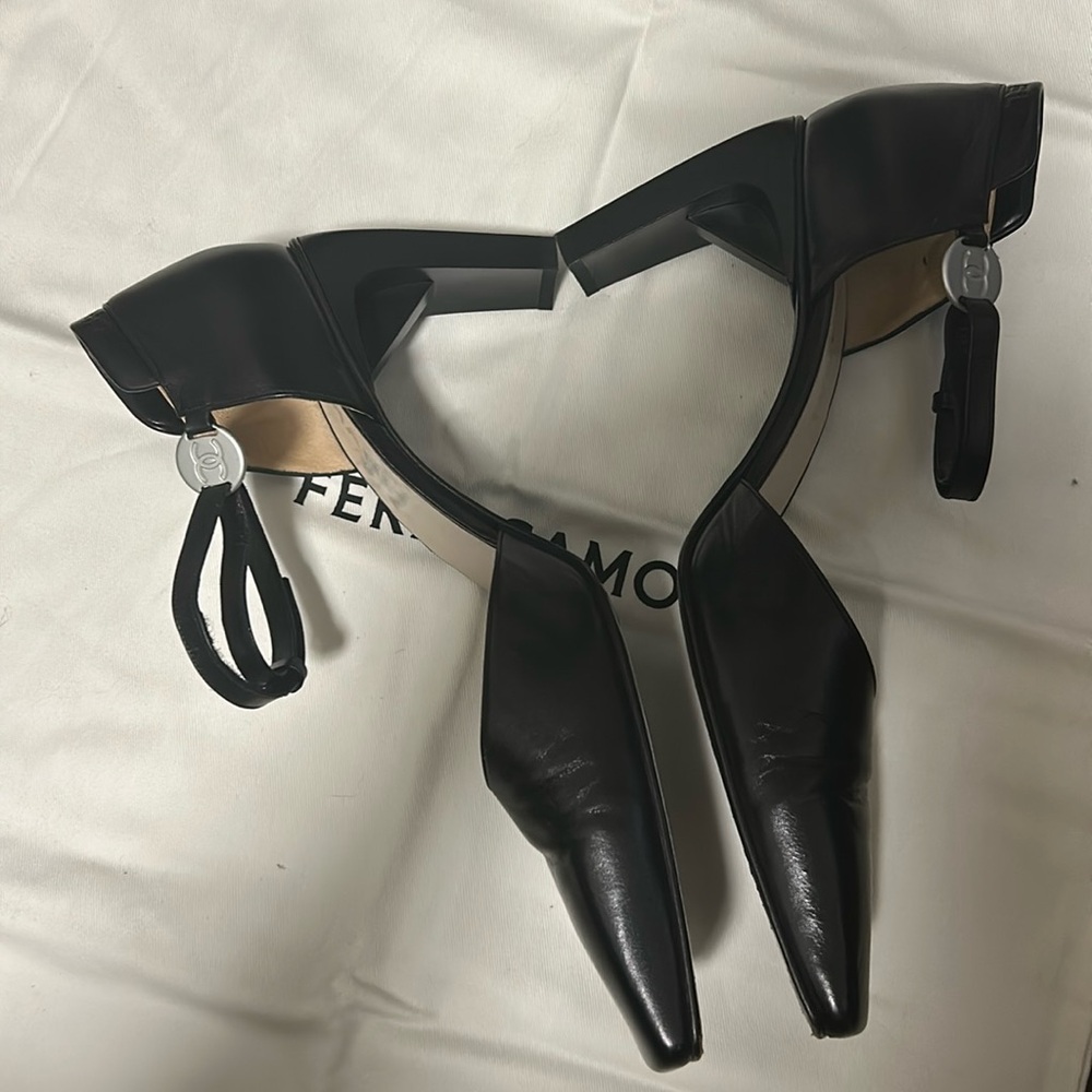 CHANEL Elegant Black Heels with Strap - Picture 17 of 17